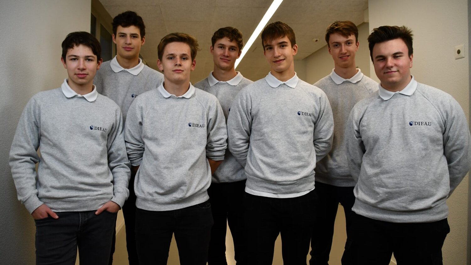 Gruppenfoto der 7 Jungs von Dieau